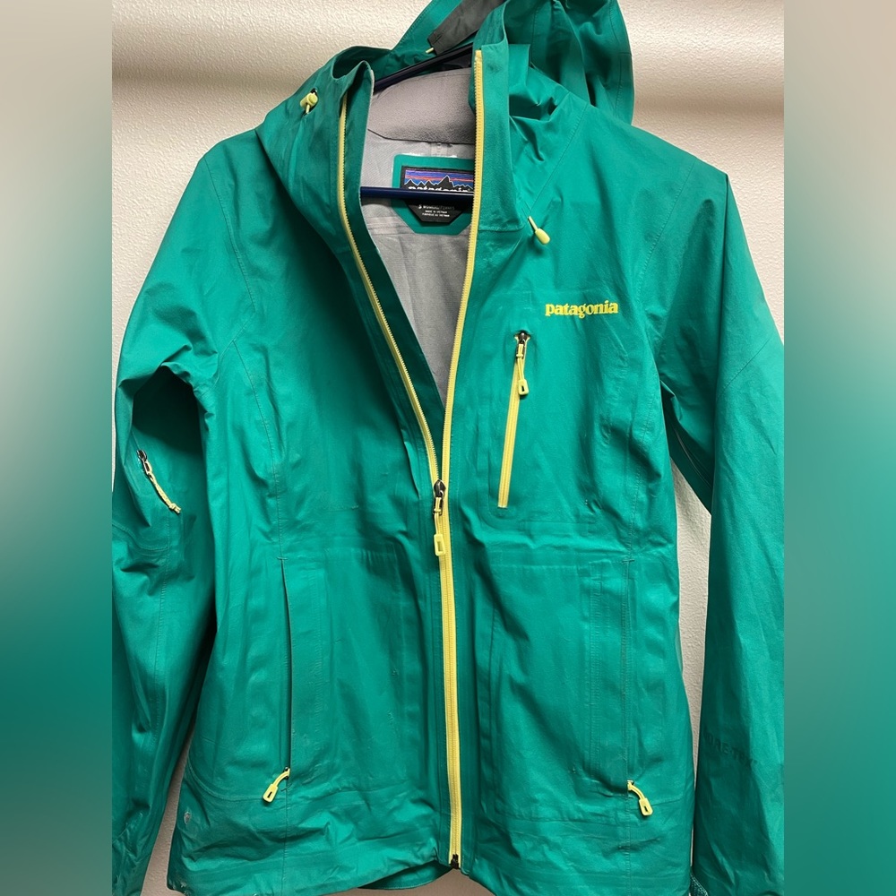 Patagonia Shell Women’s Small